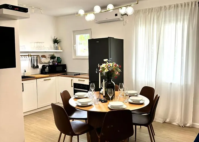 Lorena פרימוסטן